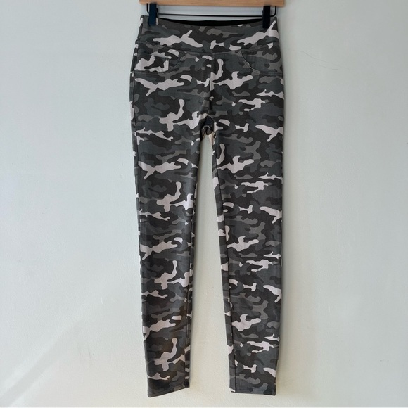 Assets by Spanx Camo Leggings Medium - Picture 1 of 9